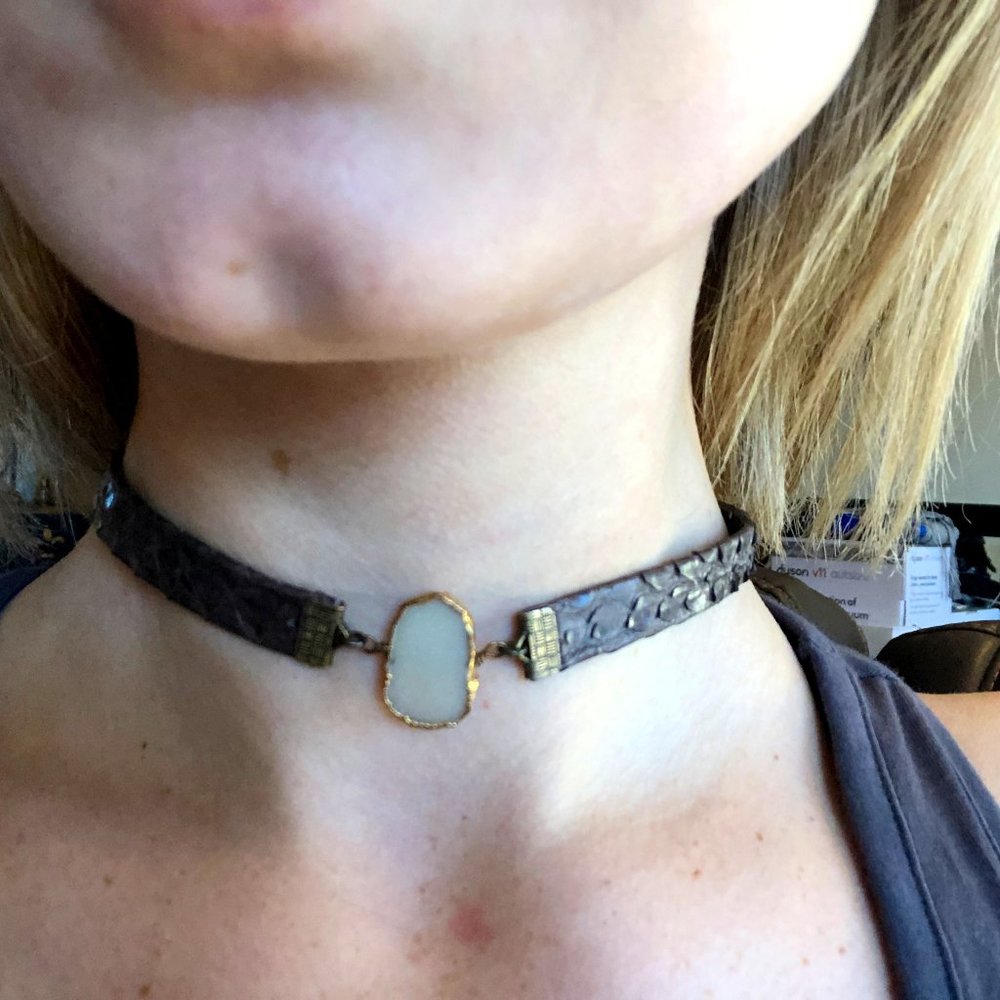CANOE CHOKER CROC SKIN WITH DRUZY REVERSIBLE STONE